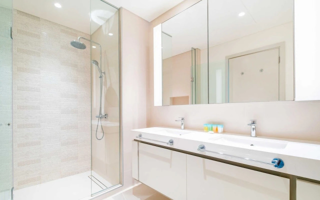 LUX  Luxury Sunrise Beachfront Suite 1