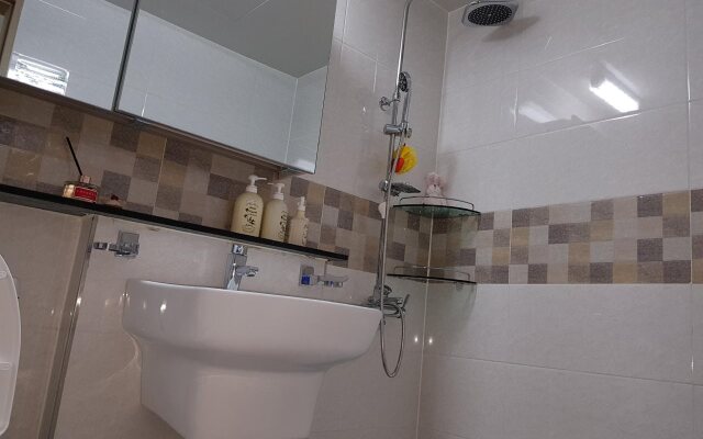 BUZZ Guesthouse