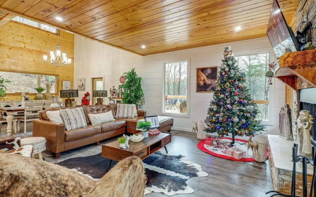 Close to Hiking & Attractions: Smoky Mtn Cabin