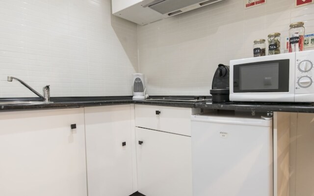 Lovely Flat Between Graça and Alfama by LCH