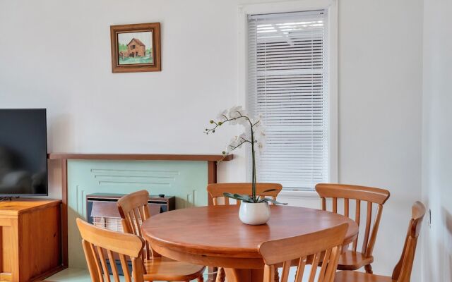 3 Bedroom In Onehunga w Parking - Wifi - Netflix