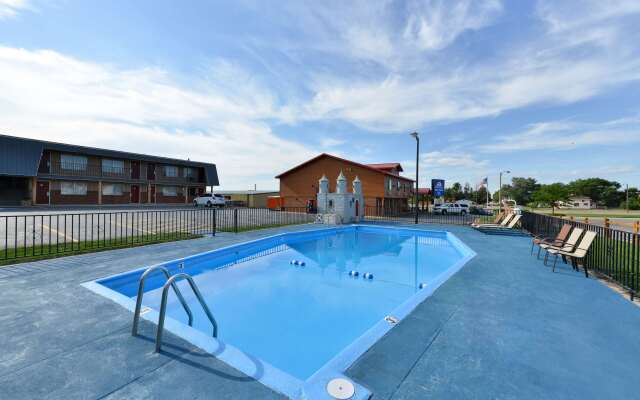 Americas Best Value Inn Wall