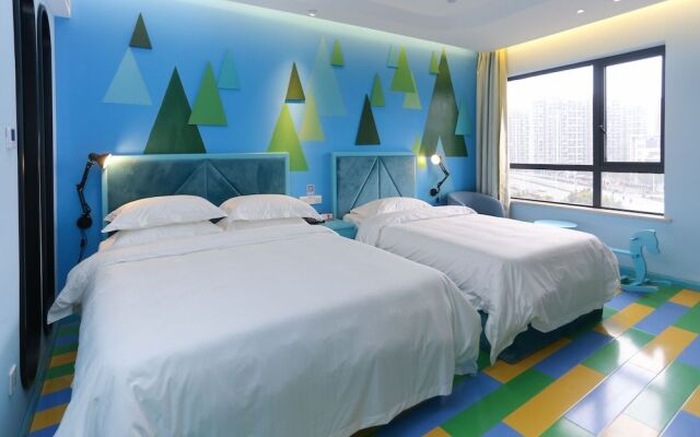 Guanjun Parent Child Theme Hotel