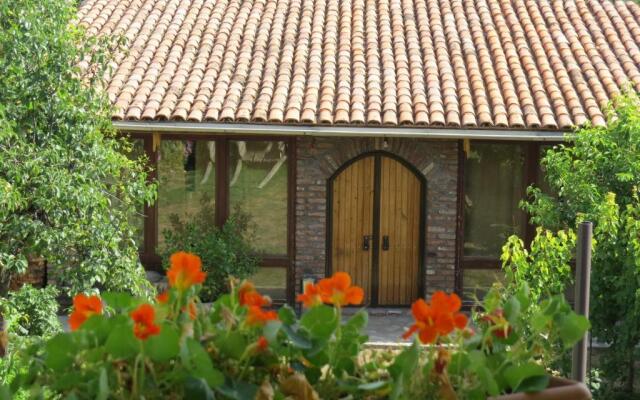 Bucha`s Guest House & Wine Cellar