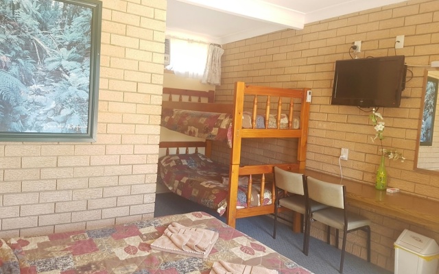 Lake Front Motel – Guest Rooms – The Entrance North