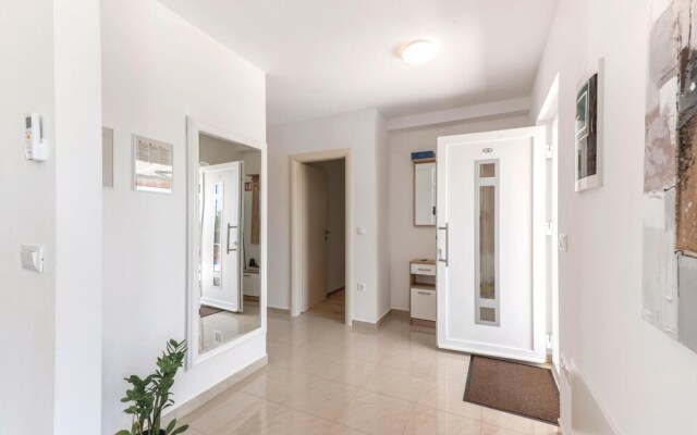 Nice Home in Rogoznica With Wifi and 6 Bedrooms