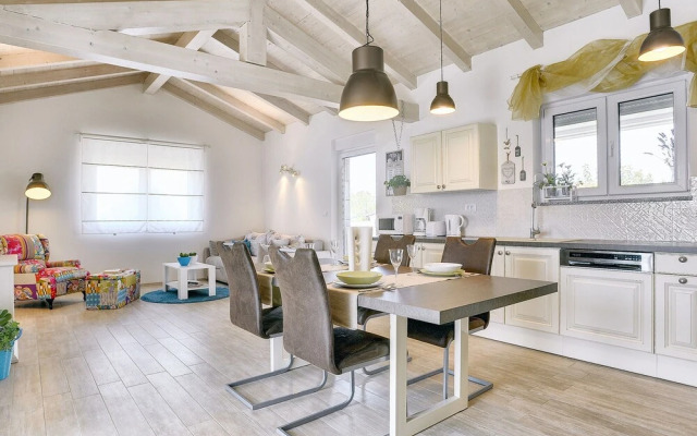 Modern Villa in Pula With Garden