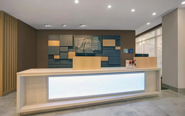 Holiday Inn Express Milwaukee Downtown by IHG