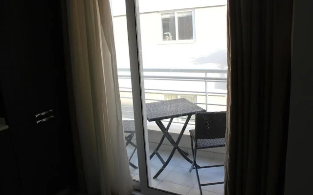 Sunny 2 bedroom, 2 bathrooms, seaside apt.