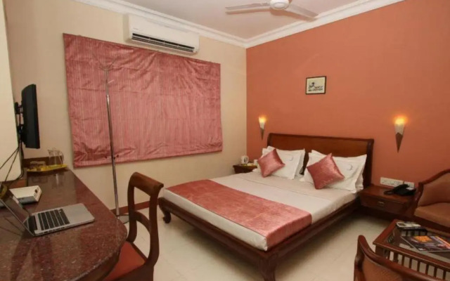 Crescent Park Hotel