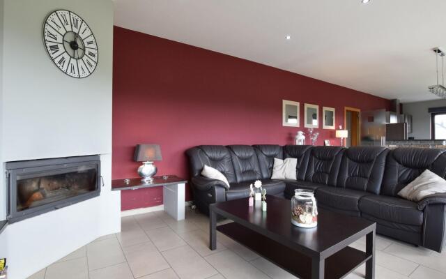 Classy Holiday Home in Martilly with bubble bath