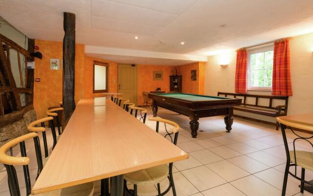 Glorious Holiday Home in Weris with Jacuzzi