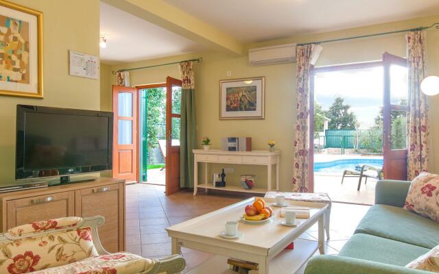 Charming villa with spacious rooms and private swimming pool in the lavender island of Hvar