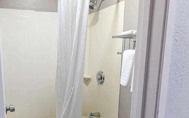 Motel 6 Nashua, NH - South