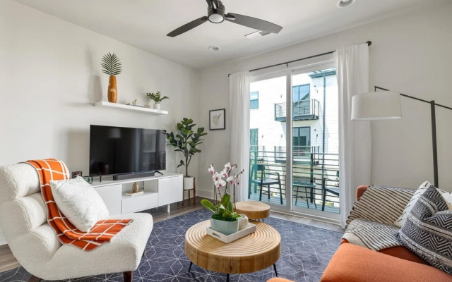 Cheerful Townhome With Garage EAV Local
