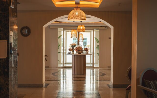 Adella Side Hotel