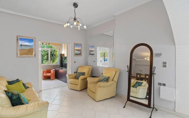 Superior Apartment - Overlooking Chania-with Pool