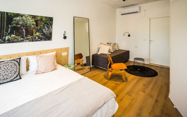 Domus Metro Hotel