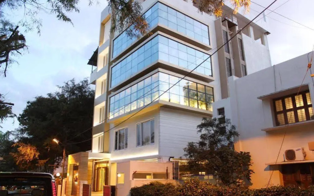OYO Premium MG Road Trinity