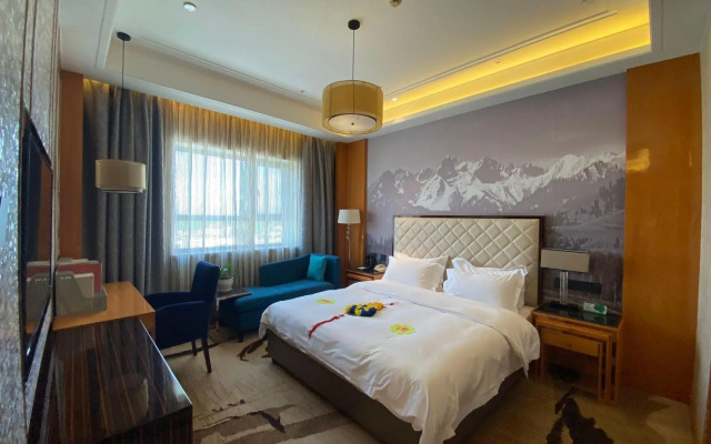 Yili Huacheng Hotel (Liuxing Street)