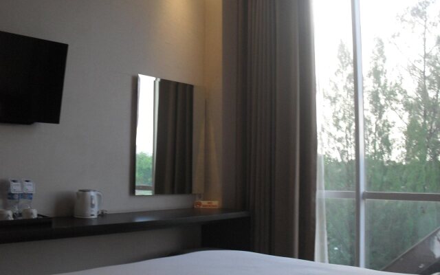 Oasis Siliwangi Sport Hotel