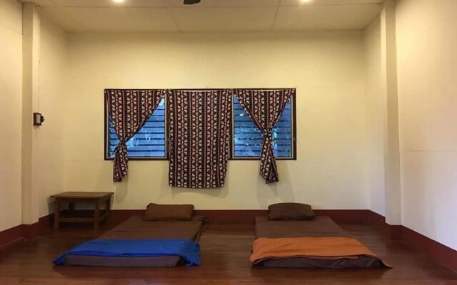 Slow Life Coffee Bar and Hostel