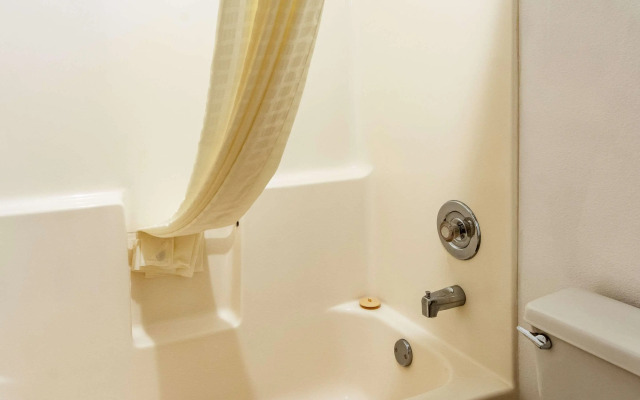 Econo Lodge Inn & Suites Madras