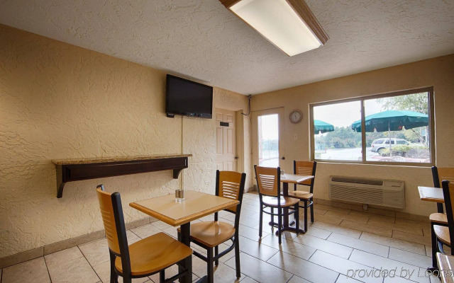 Quality Inn Clinton North