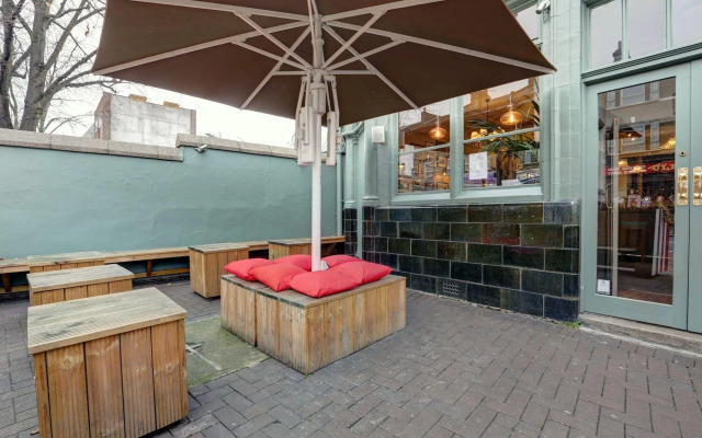 PubLove @ The Crown, Battersea - Hostel