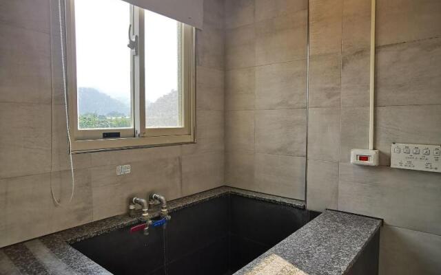 Slow Wow Hot Spring Hotel