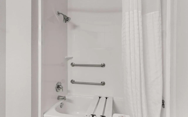 Comfort Inn & Suites near Tinley Park Amphitheater