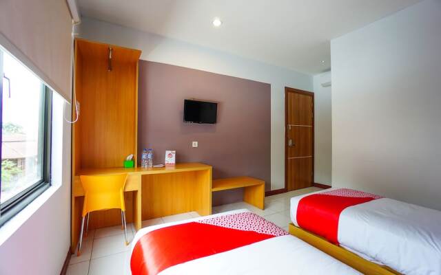 OYO 2515 D'karombasan Hotel
