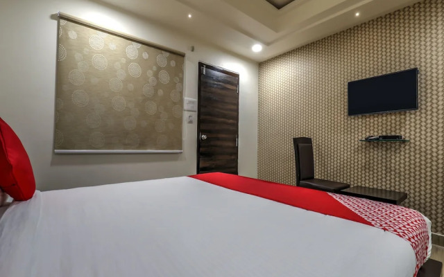 Oyo 14859 Ulavacharu Hotels