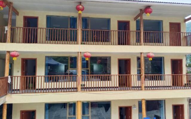 Hailuogou Yangyan Lao Jinyinshan Hotel