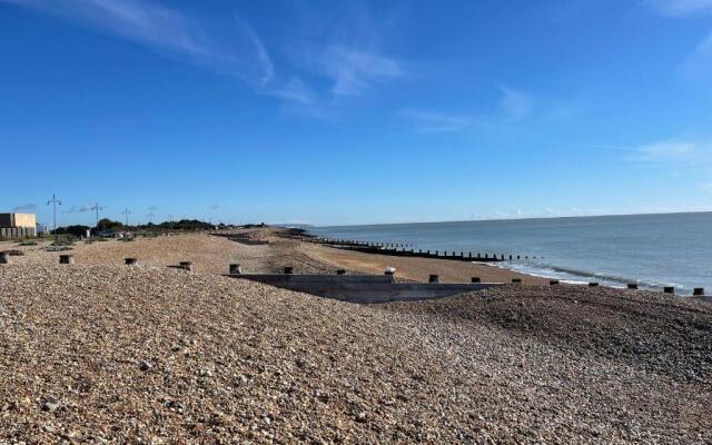 Impeccable 2-bed Apartment in Eastbourne