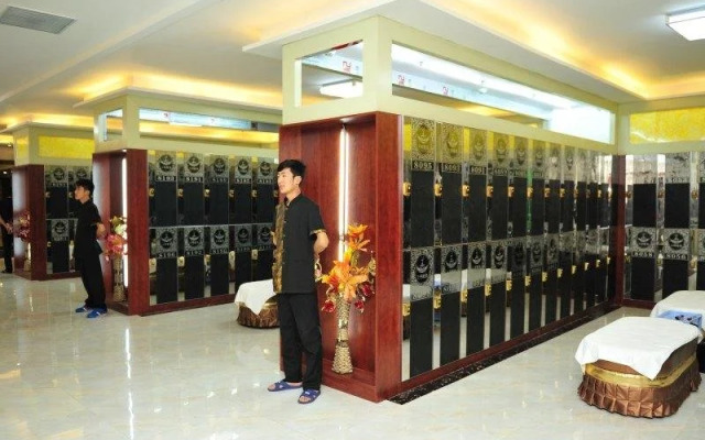 Huang He  International   Hotel