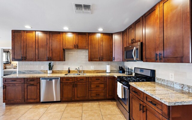 OldTown Lux 4BR/3BA HeatedPool+HotTub+GameRoom/14 by RedAwning