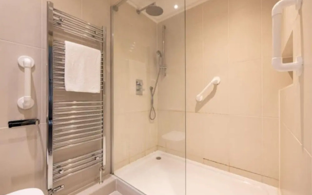 The Woking Wonder Captivating 3bdr Flat With Parking