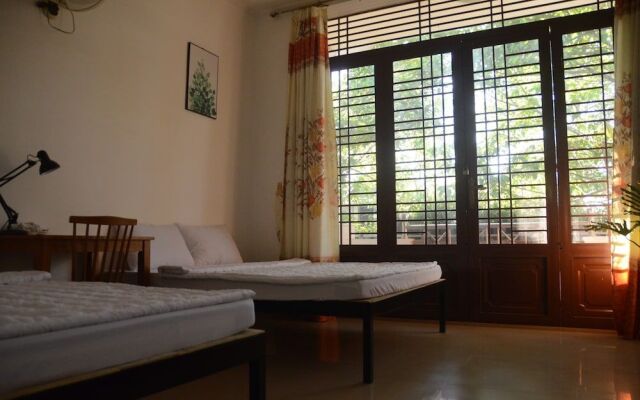 Hy House - Hostel