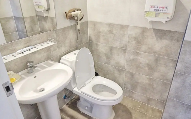 Tongyeong With Guest House