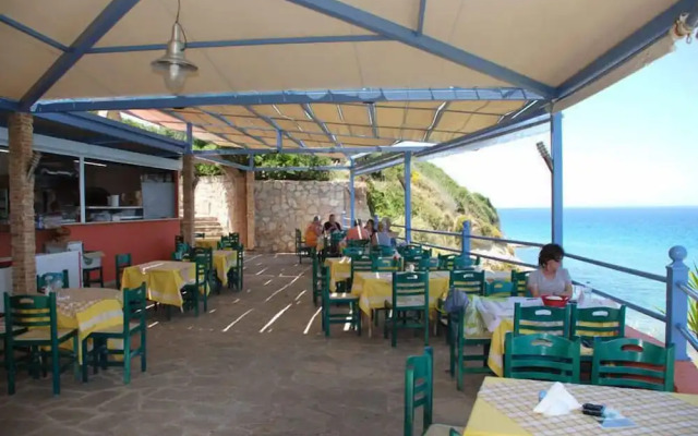 Aithrio Hotel