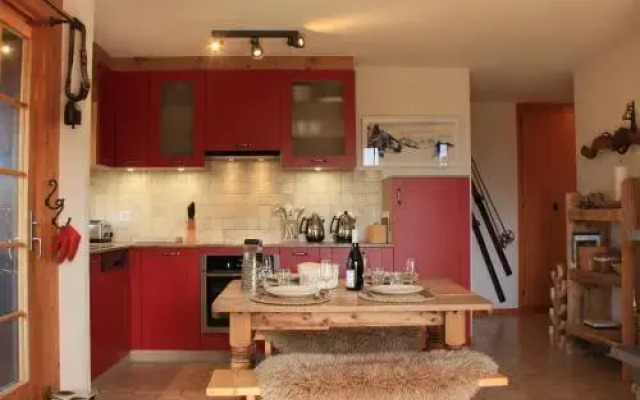 Apartment Armorial II / apt 2