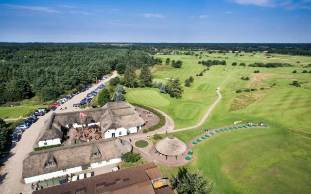 SportsPark Blaavandshuk Golfcenter, Ho