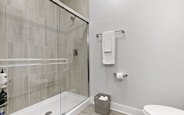 Modern Living 1BR in Warrenville