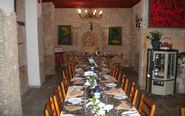 Kiniras Traditional Hotel & Restaurant