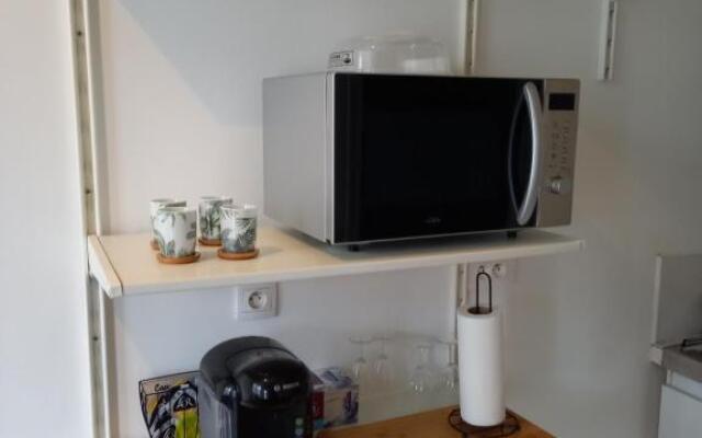 Studio avec terrasse en résidence calme à Dijon.