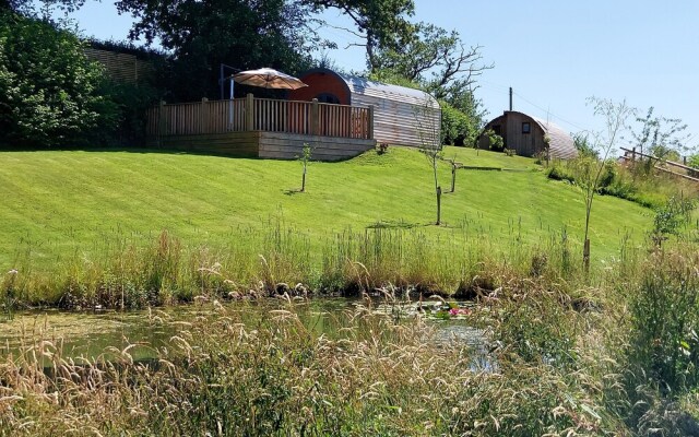 Cilsane Lodges- Teilo With hot tub