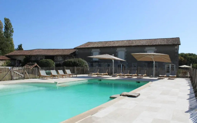 Le Petit Chateau Servanches