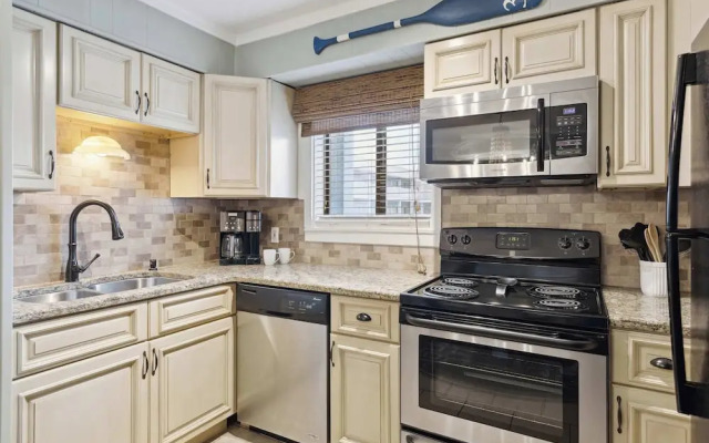 Resort Bungalow Private Boardwalk to the Ocean!