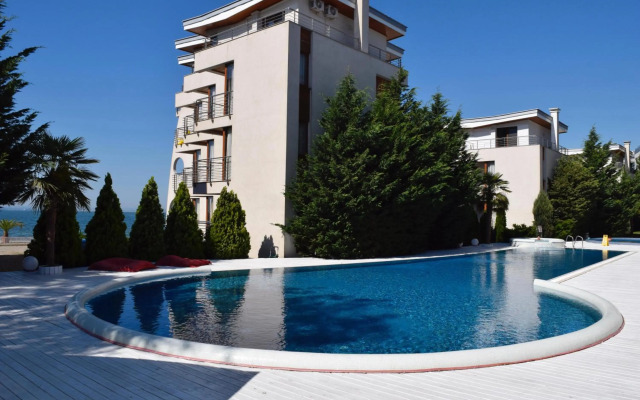 White Sails Apartments